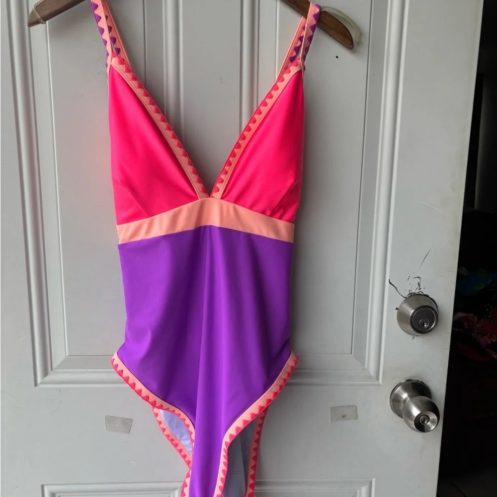Women's Pink & Purple V-Neck One-Piece Swimsuit